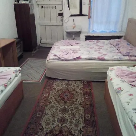 Dede & Hostel *